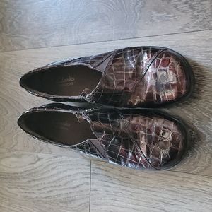 Clark's clogs